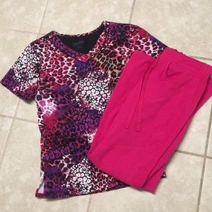 *SOLD**Beautiful Scrub Set Xs